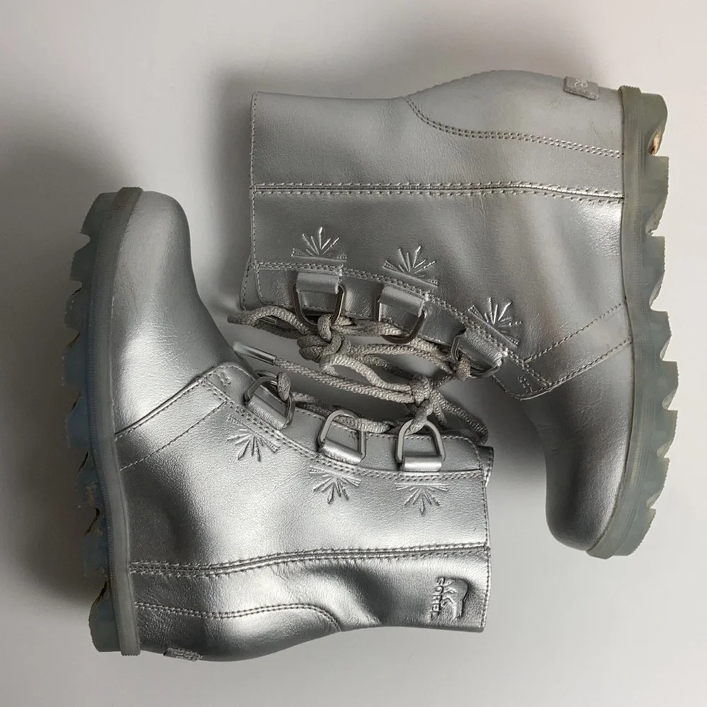 Sorel Disney Joan of Arctic Frozen Silver Metallic Waterproof Boots Kids 3 Elsa